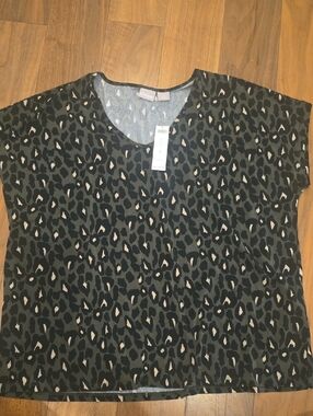 Chico's Short Sleeve Animal Print Tee in Dark Green and Black